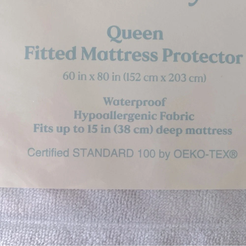 Nestwell Queen soft terry cloth mattress protector.  New!